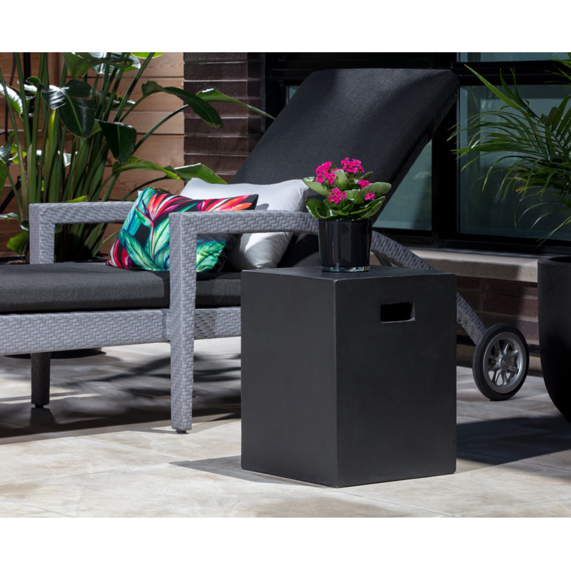 Castor End Table - Black