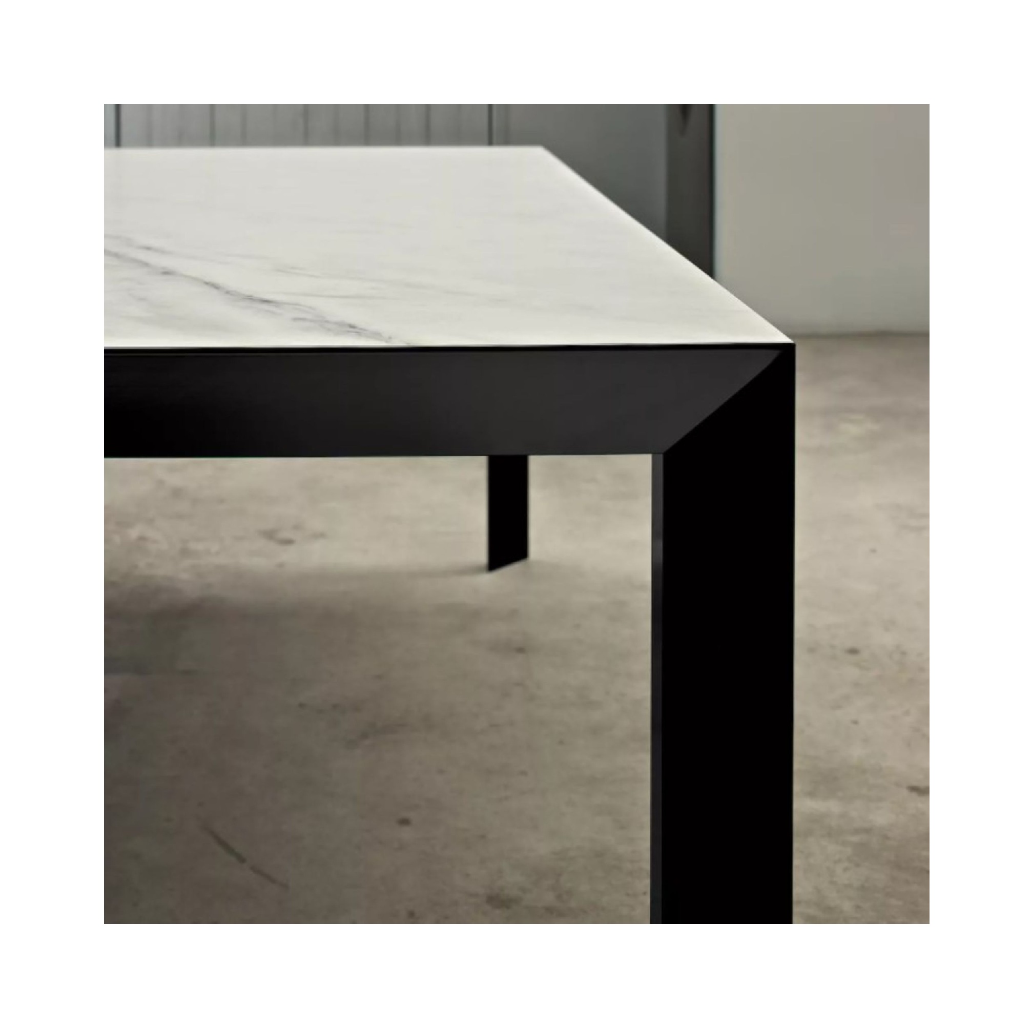 Genio Dining Table