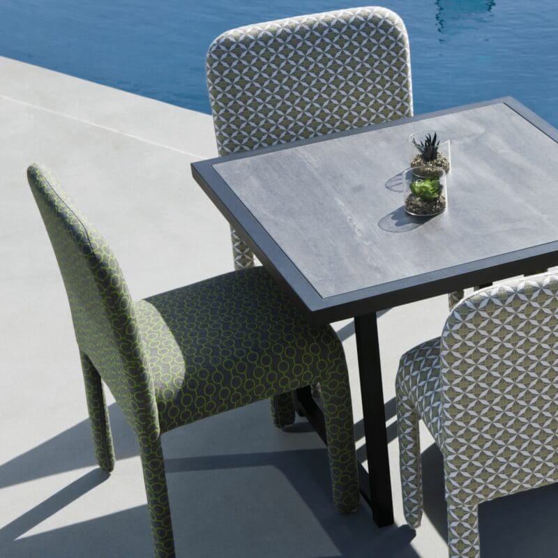 Outdoor bistro table - Avenue Design Montreal